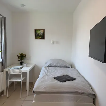 Modernes Mit 7 Schlafzimmern Und Balkon Appartement Offenbach am Main